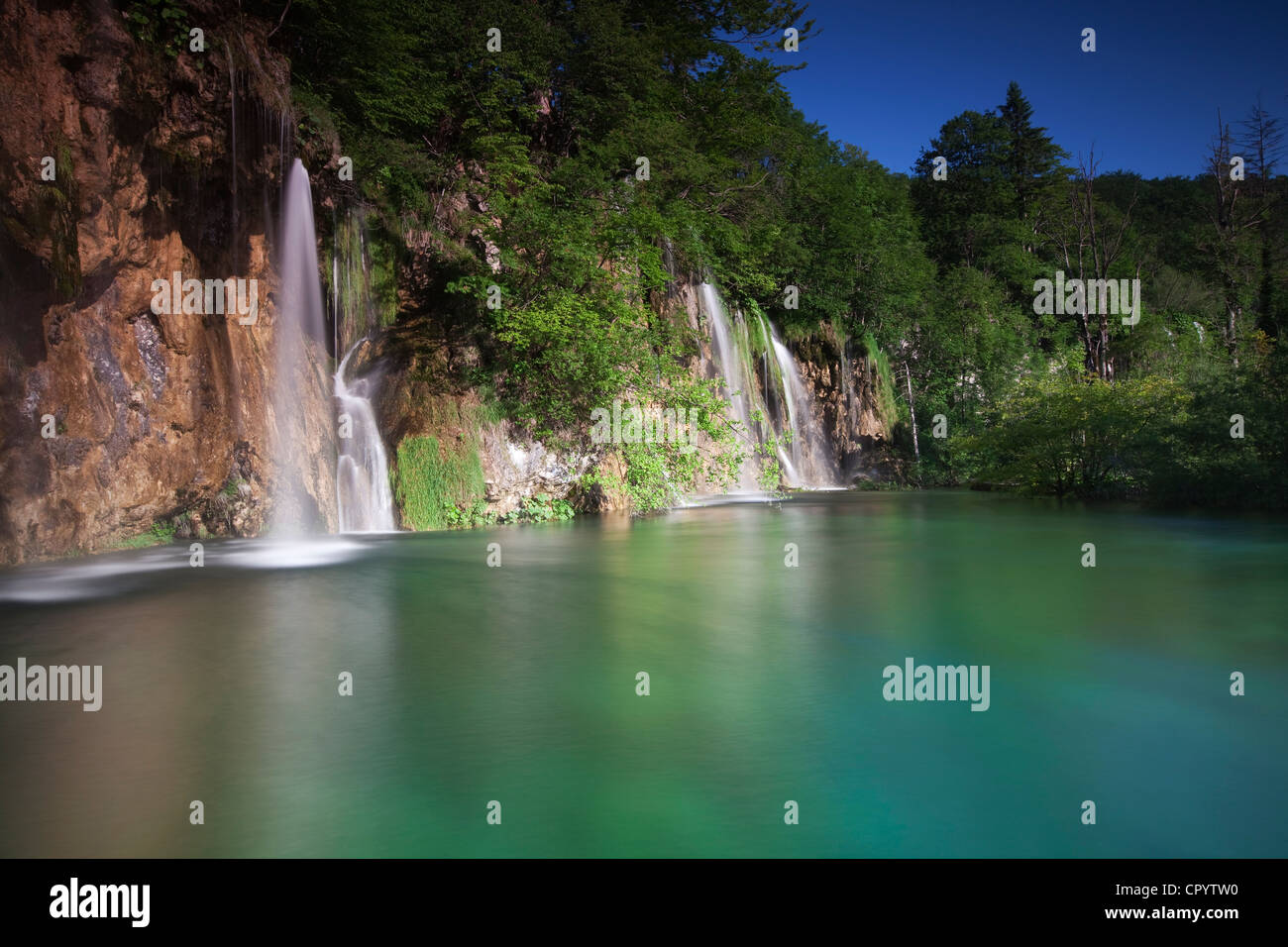 See und Wasserfälle, oberen Seen, Nationalpark Plitvicer Seen, UNESCO-Weltkulturerbe, Kroatien, Europa Stockfoto