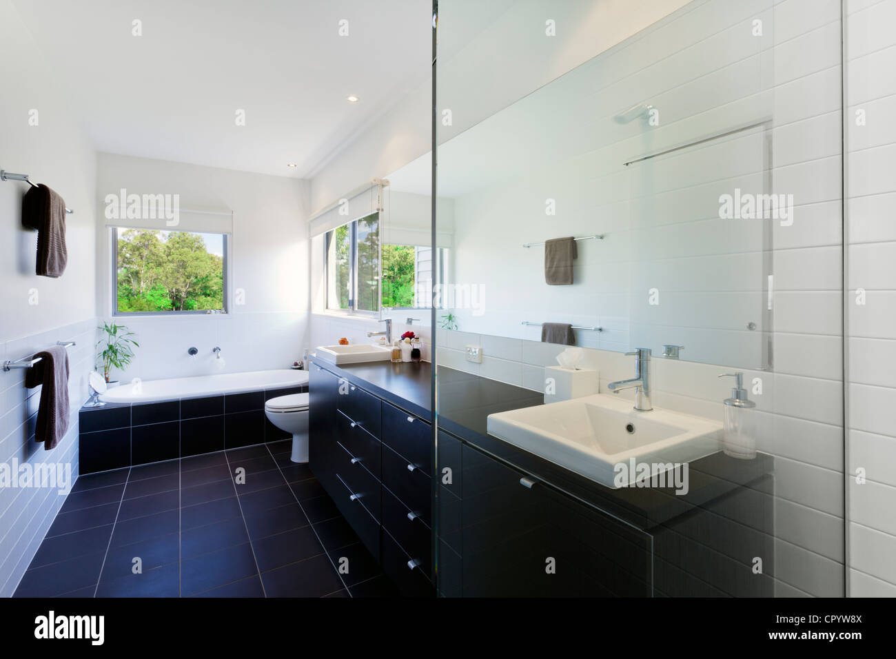Modernes Bad in stilvollen Australian Haus Stockfoto
