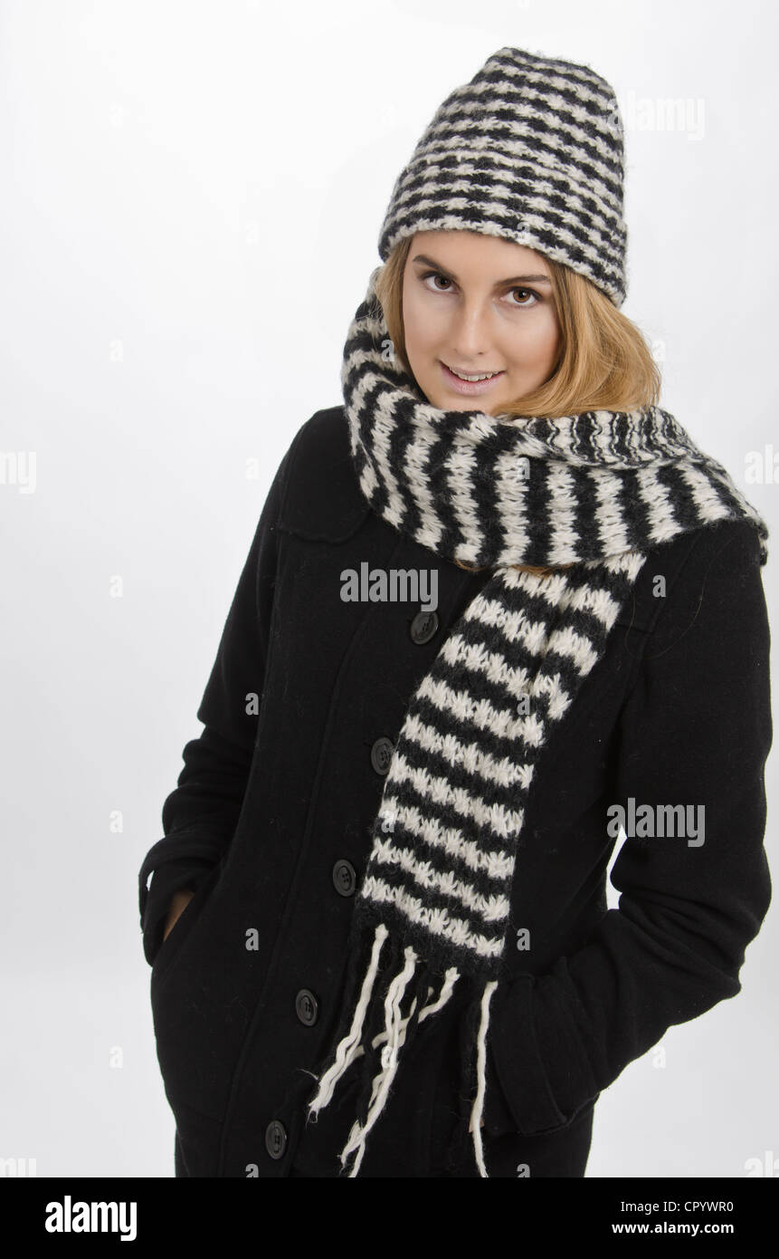 Frau trägt Winterbekleidung Stockfoto