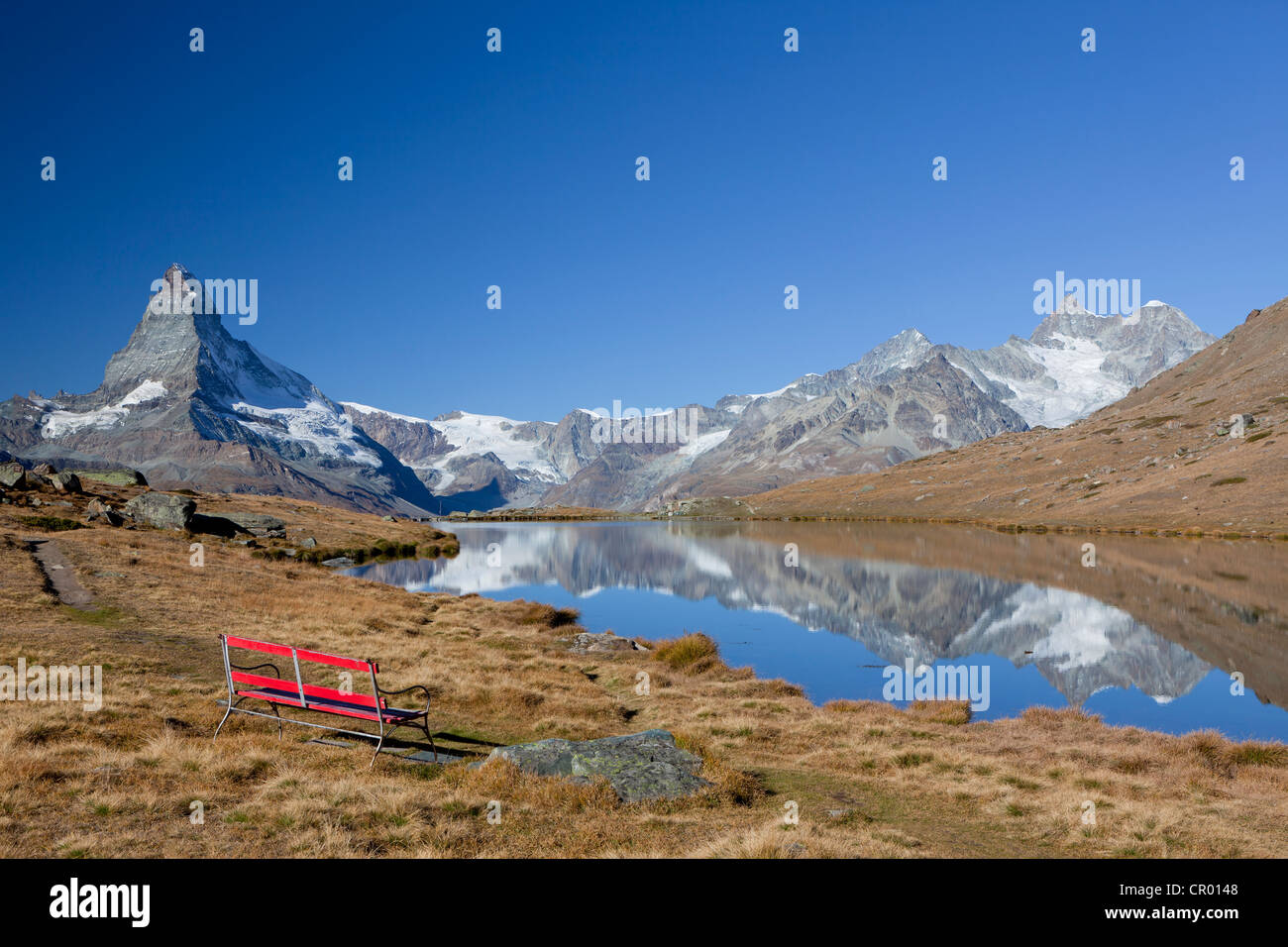 Morgen-Stimmung am See Stellisee mit Blick auf Matterhorn, Zermatt, Valais, Schweizer Alpen, Schweiz, Europa, PublicGround Stockfoto