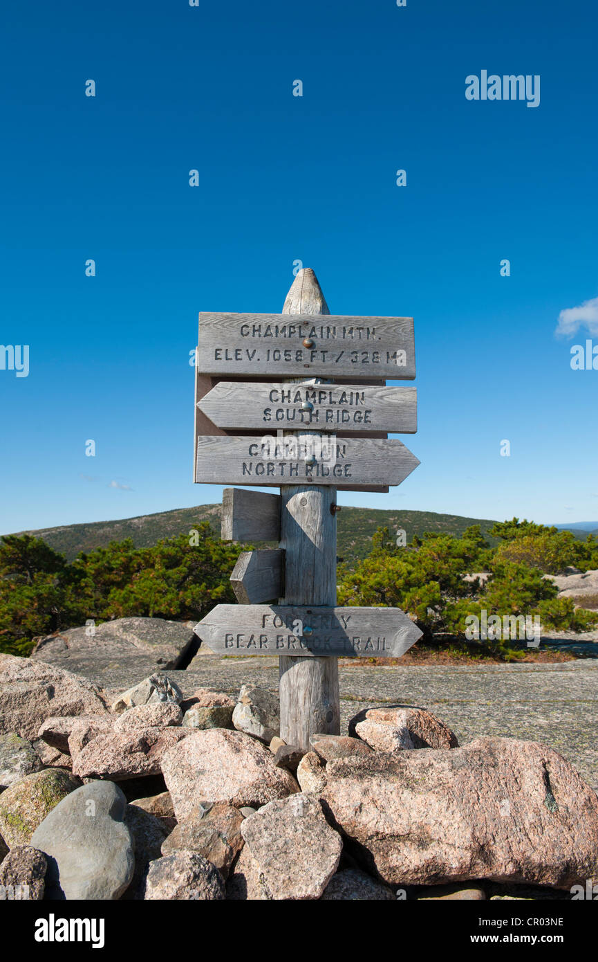 Wegweiser auf dem Gipfel des Champlain Mountain, 328 m, Trail, Bear Brook Trail, Acadia National Park, Maine, New England Wandern Stockfoto