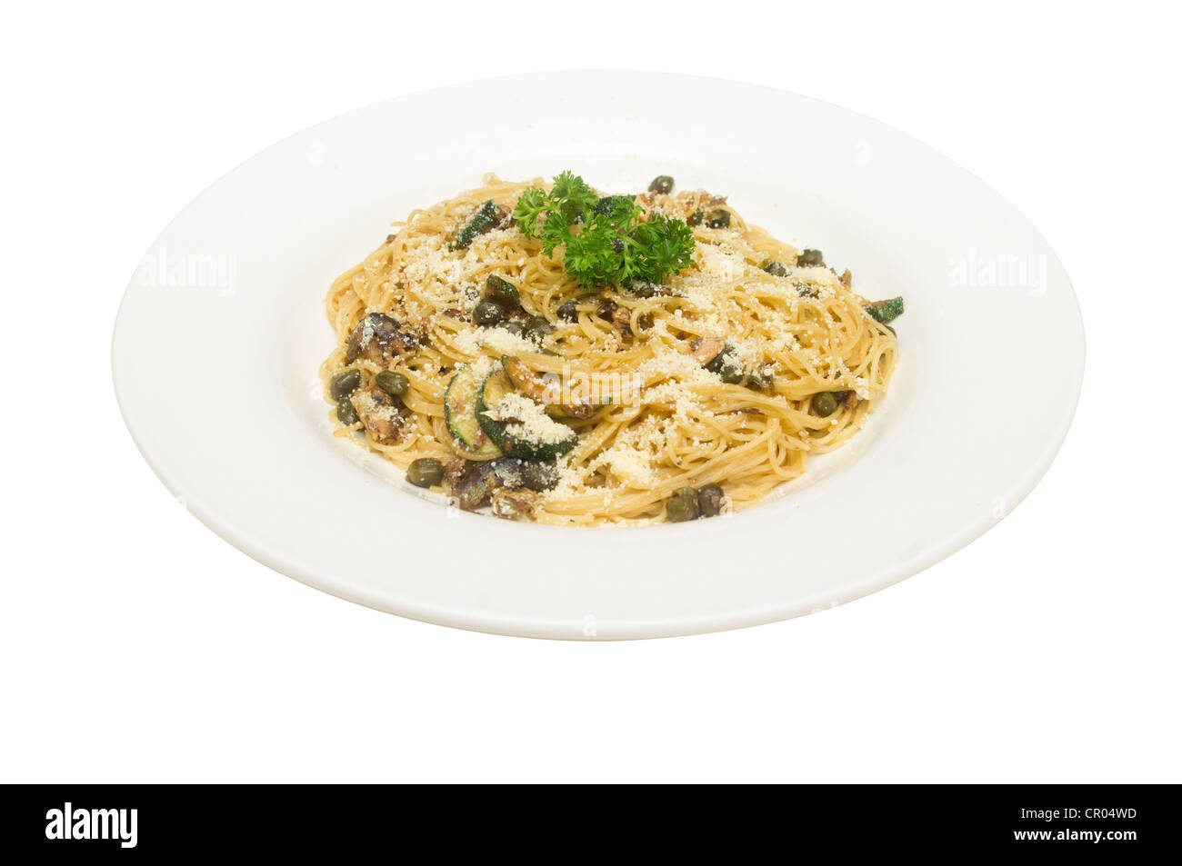 Pasta Con Sarde, Nudeln mit getrockneten Sardinen, Gurken und Parmesan-Käse. Stockfoto