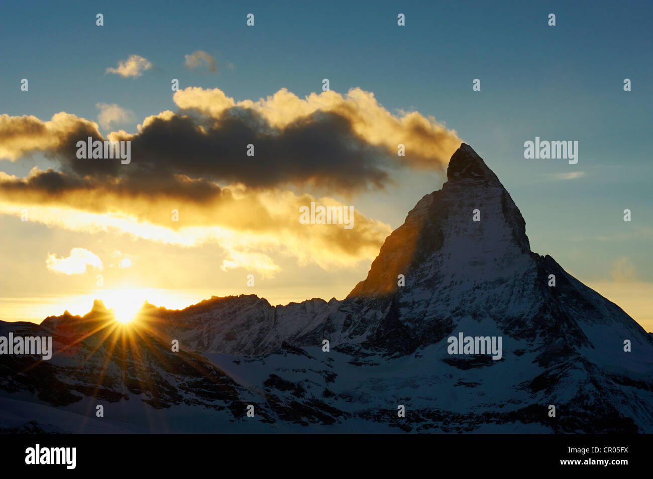 Mt. Matterhorn bei Sonnenuntergang, Zermatt, Wallis, Schweiz, Europa Stockfoto