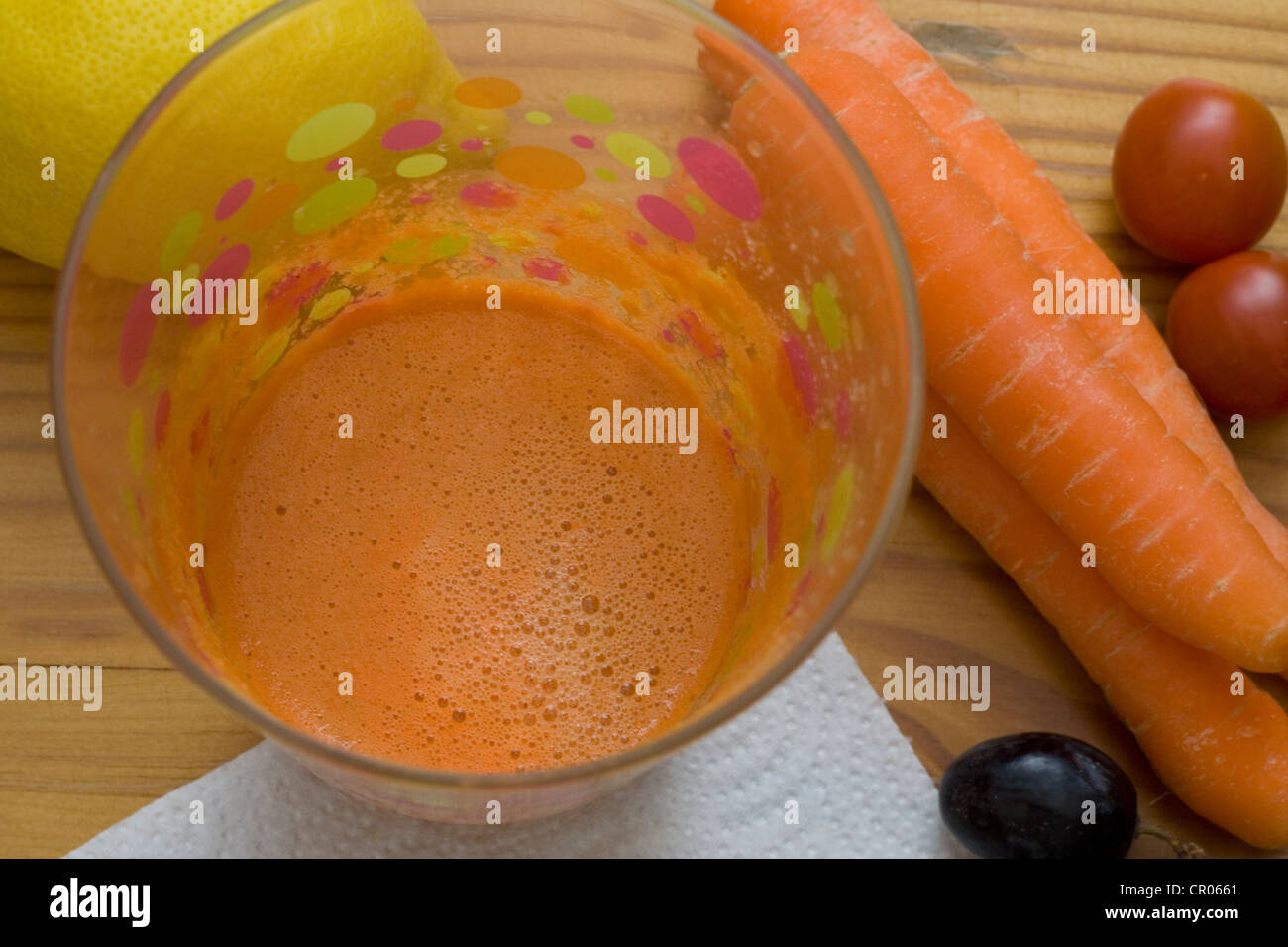 Karotte, Sellerie, Apfel und Ingwer-Saft Stockfoto