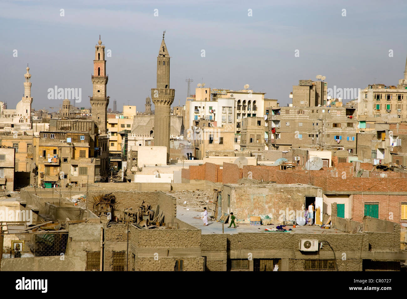 Ägypten, Kairo, Minarette und Blick auf Dächer Stockfoto