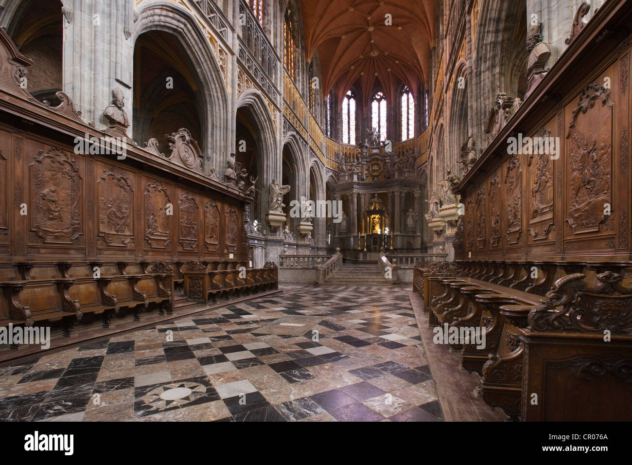 Innenraum der Basilika von Saint-Hubert zeigt des Chors Stände, Saint-Hubert, Ardennen, Belgien Stockfoto