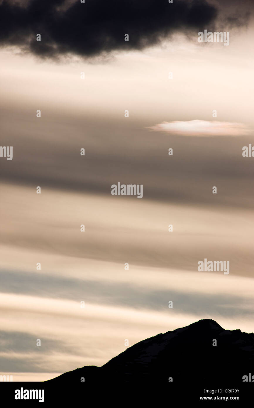 Ungewöhnliche Wolkenformationen in Colorado am späten Nachmittag des die ringförmige Sonnenfinsternis. Stockfoto