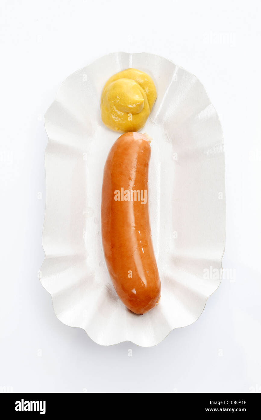 Knackwurst, Bockwurst mit Senf auf einem Papier-Teller Stockfoto