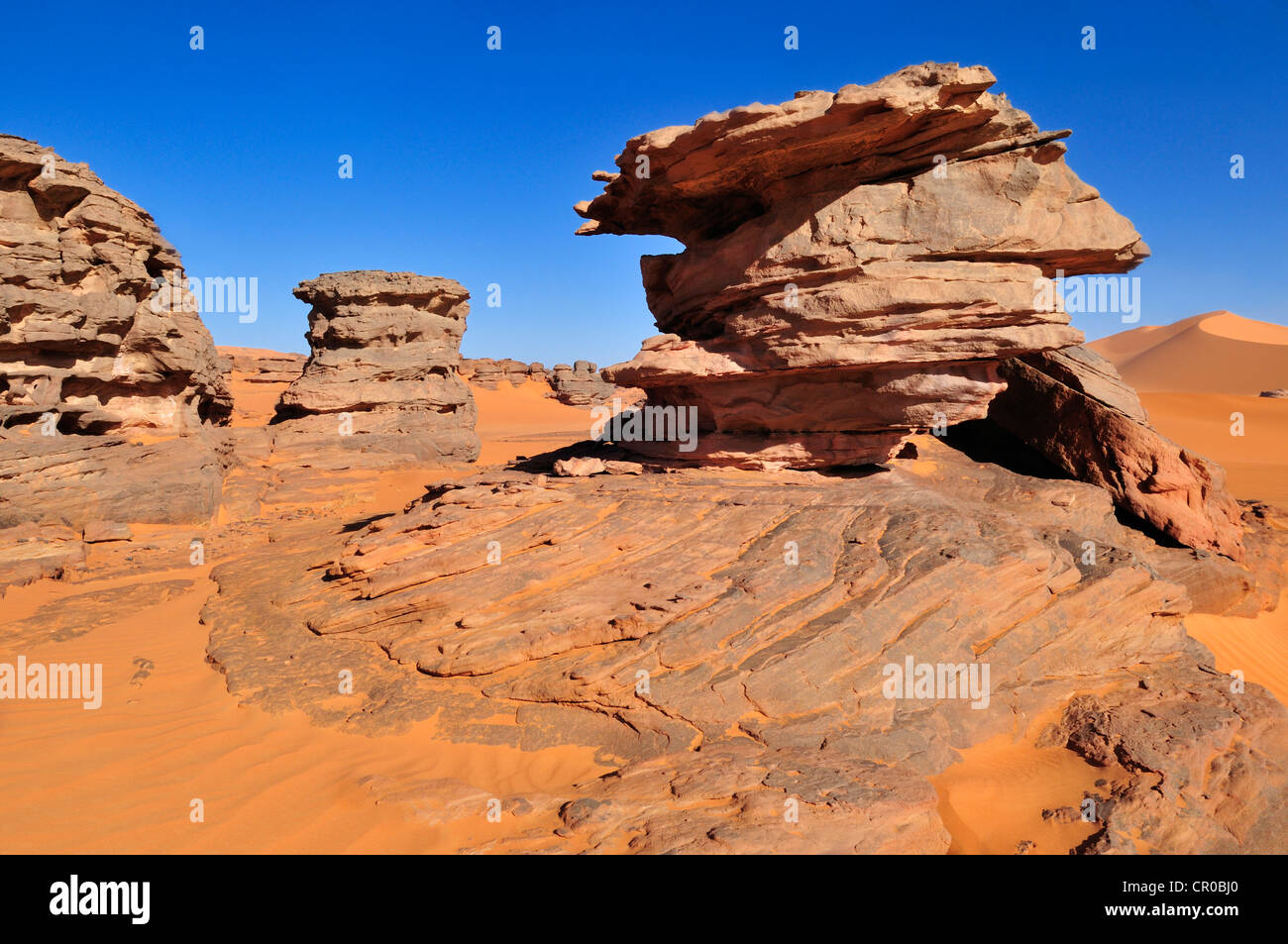 Sandstein-Felsformation in der Nähe von Tin Merzouga, Tadrart, Tassili n ' Ajjer National Park, UNESCO-Weltkulturerbe, Algerien, Sahara Stockfoto