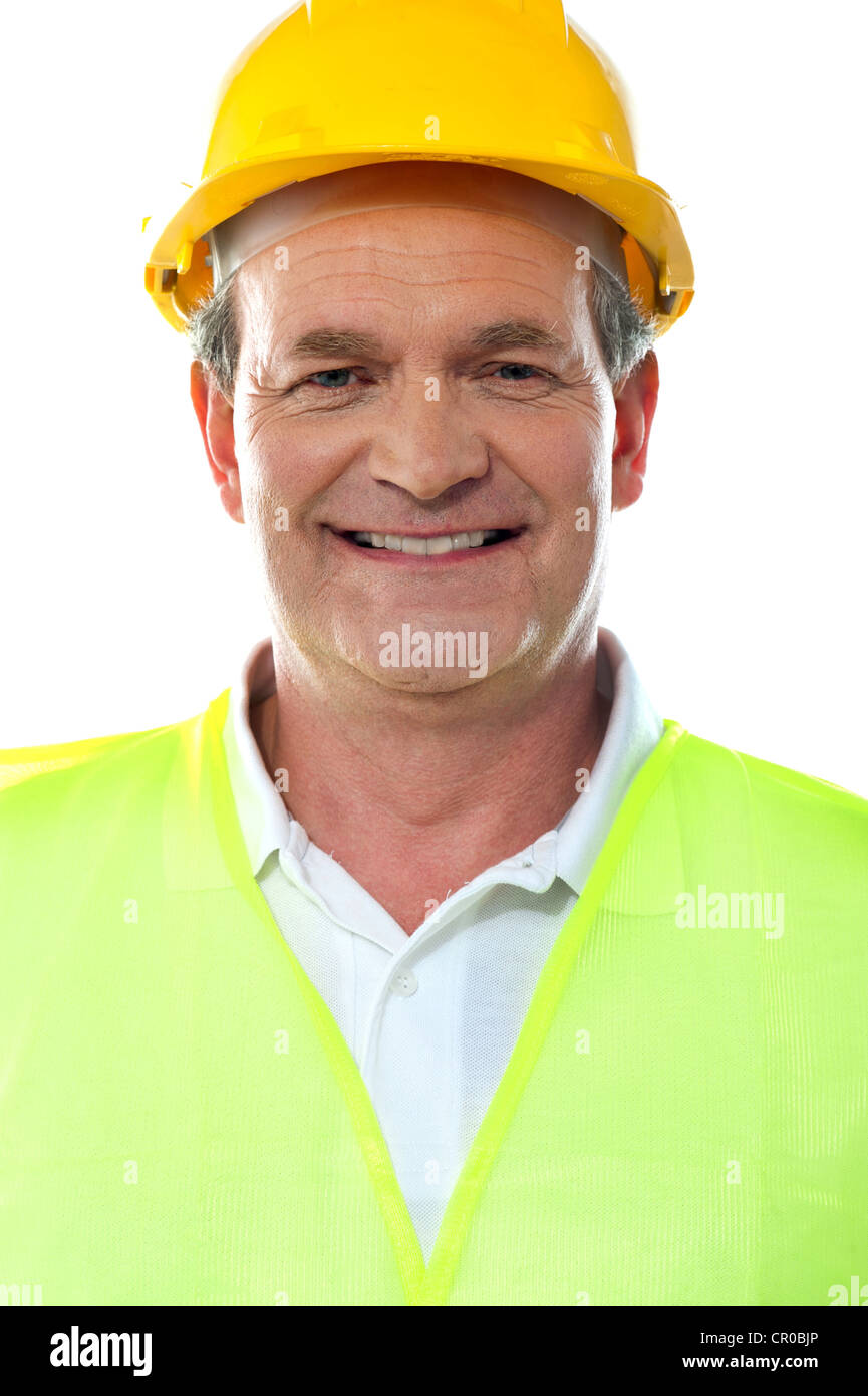 Lächelnde Baumeister Helm tragen. Closeup portrait Stockfoto