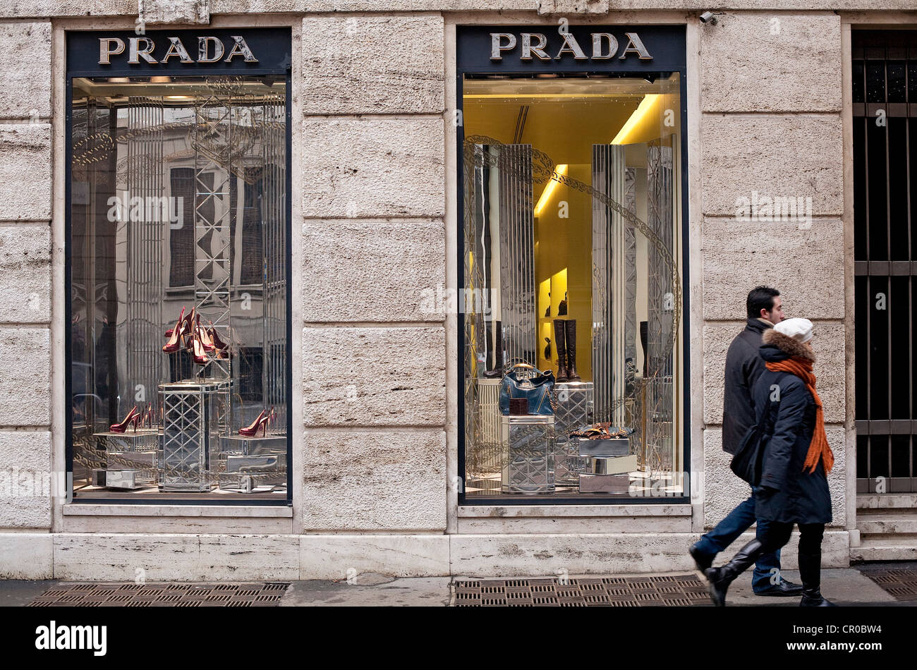 Italien, Lombardei, Mailand, Mode-Viereck, Via Sant' Andrea, Shop der  Mailänder Marke Prada gegründet 1913 Stockfotografie - Alamy