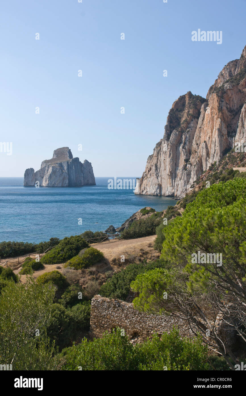 Pan di Zucchero und Klippen in der Nähe von Masua, Sardinien, Italien, Europa Stockfoto
