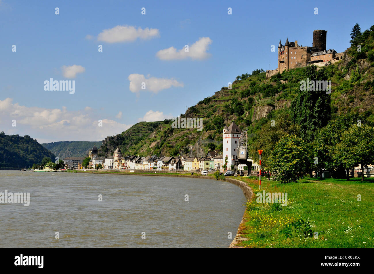 Panorama von St. Goarshausen am Rhein mit Burg Katz Burg, UNESCO World Heritage Site Oberes Mittelrheintal Tal Stockfoto