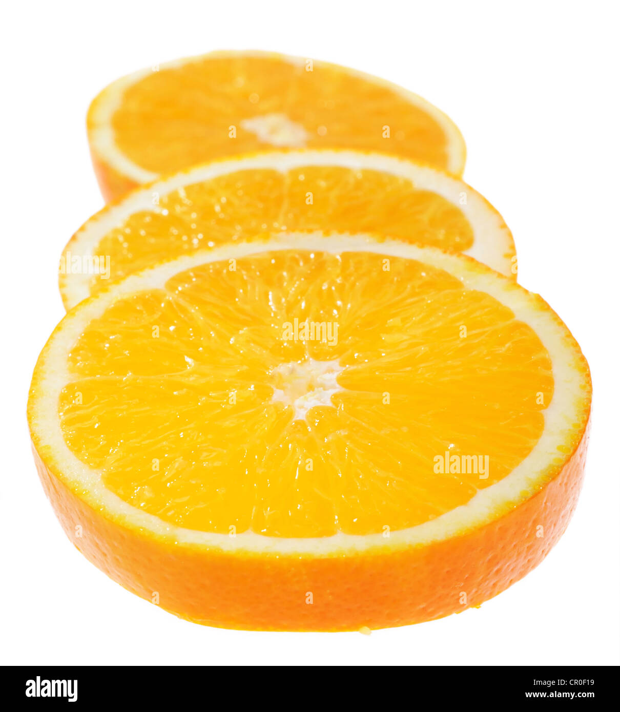 Saftige Orangenscheiben in sehr lecker Blick auf weißem Hintergrund. MiddСѓ des ersten Segments im Mittelpunkt. Flachen DoF. Stockfoto