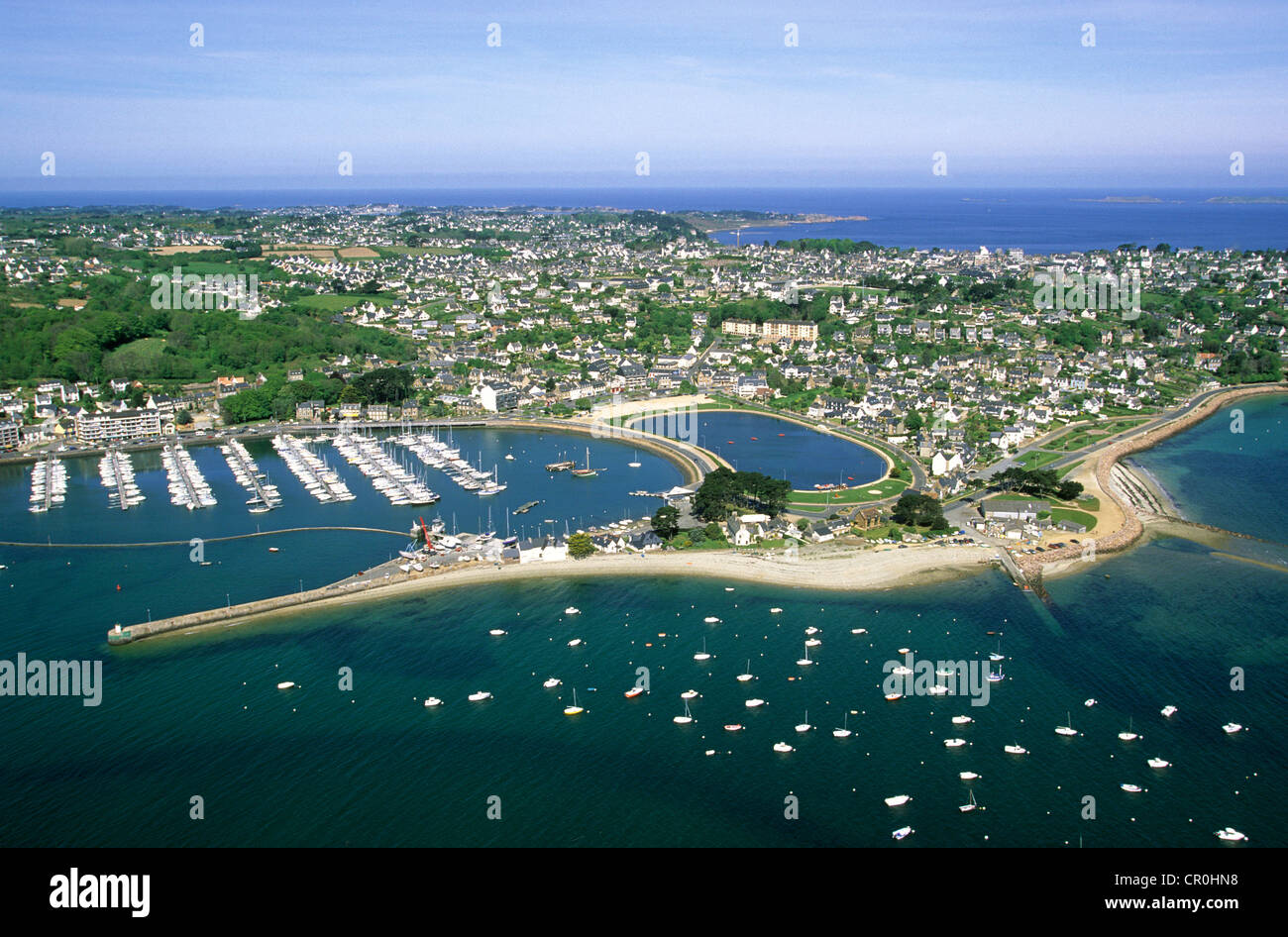 Frankreich, Côtes d ' Armor, Cote de Granit Rose (rosa Granit Küste), Perros Guirec, den Hafen (Luftbild) Stockfoto