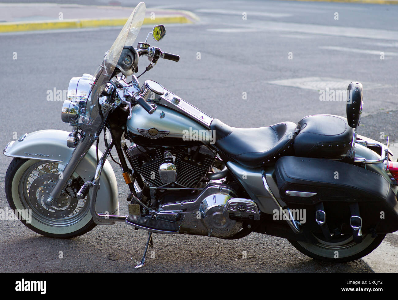 Alte Harley Davidson Motorrad geparkt in der historischen Innenstadt, kleiner Berg Stadt Salida, Colorado, USA Stockfoto