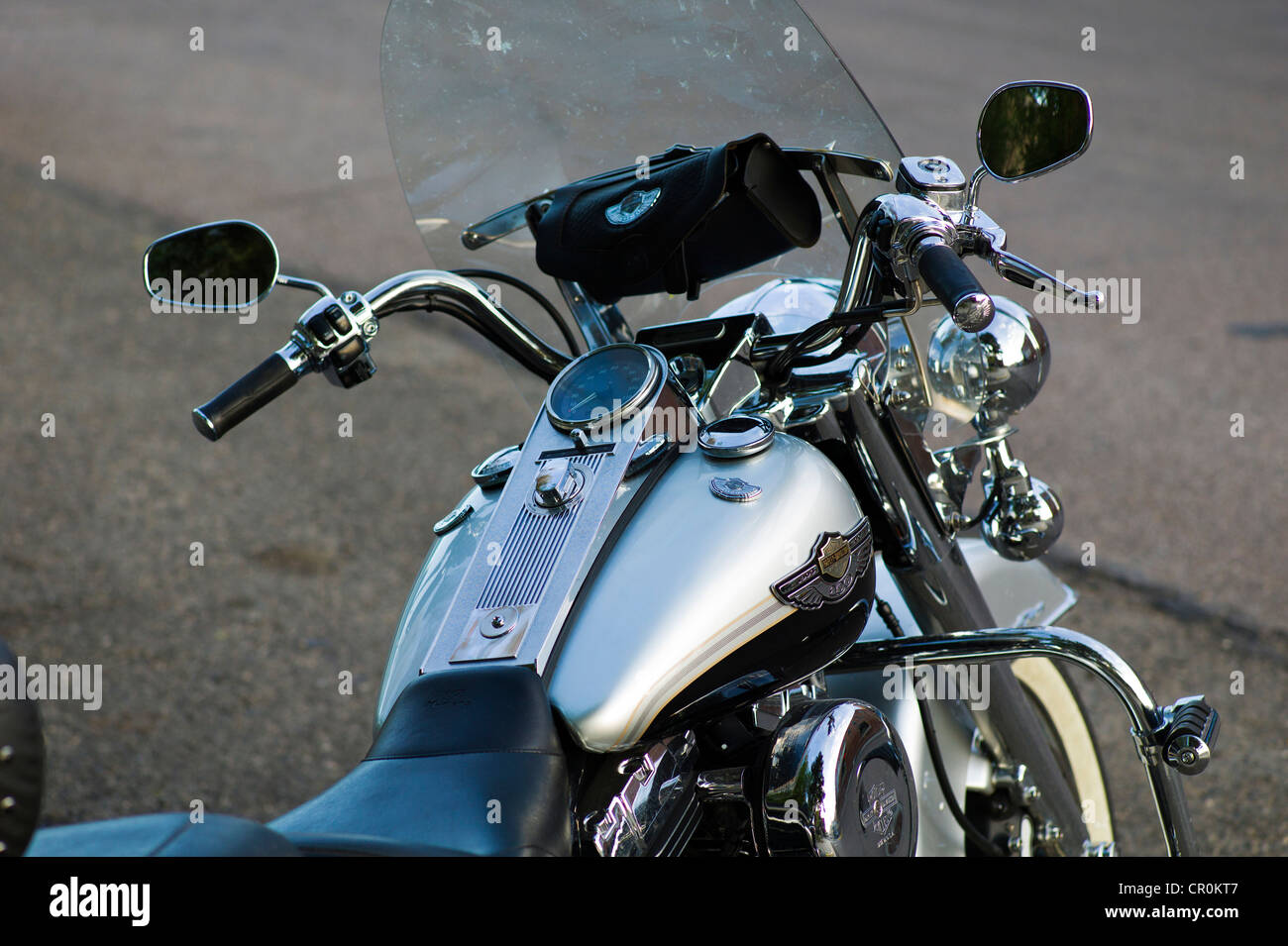 Alte Harley Davidson Motorrad geparkt in der historischen Innenstadt, kleiner Berg Stadt Salida, Colorado, USA Stockfoto