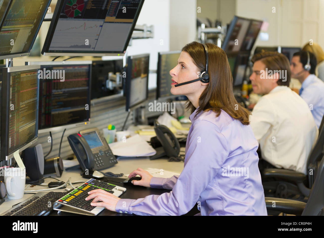 USA, New York, New York City, Händler bei trading desk Stockfoto