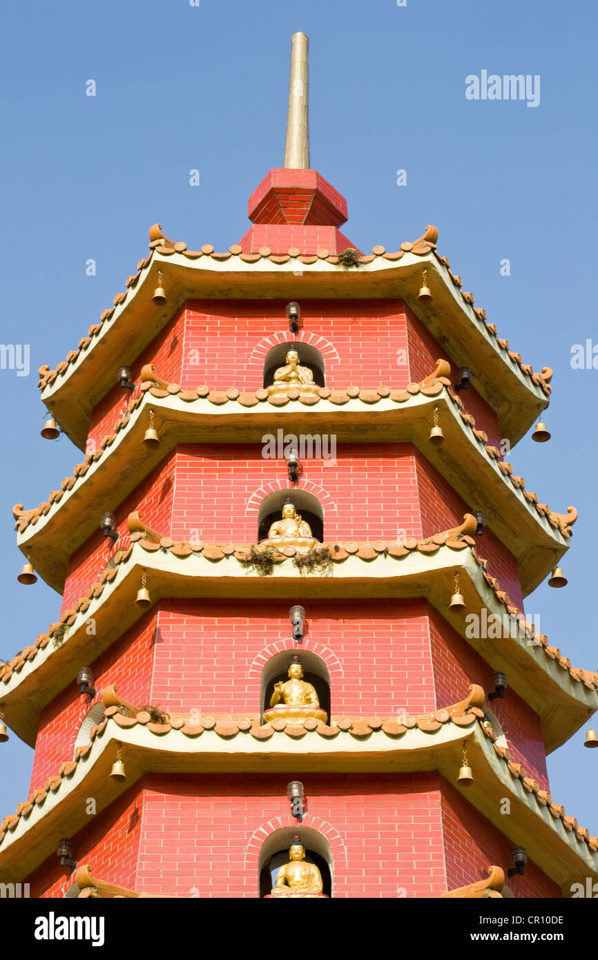 China, Hong Kong, Sha Tin Bezirk Sha Tin New Town, Zehntausend Buddhas buddhistisches Kloster 1957 datiert, Pagode Stockfoto