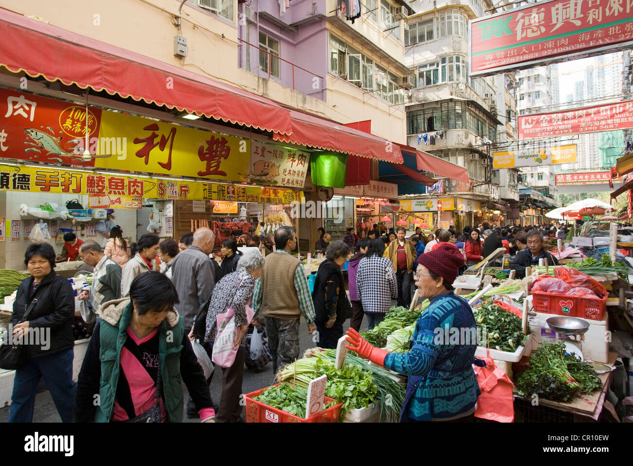 China, Hong Kong, Kowloon, Straßenmarkt mit Obst, Gemüse, Fisch Stockfoto