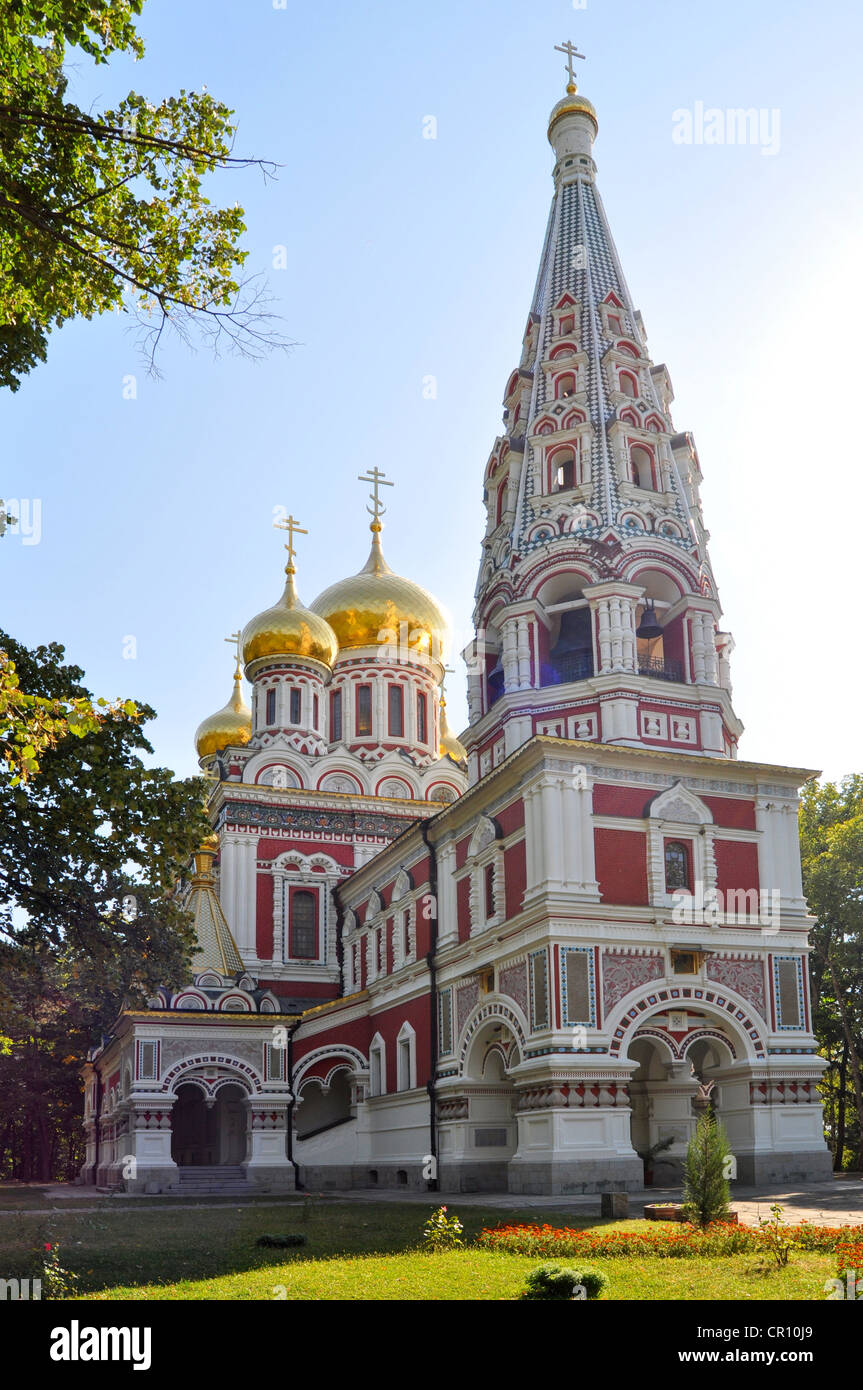 Russische Kirche mit goldenen Kuppeln Stockfoto