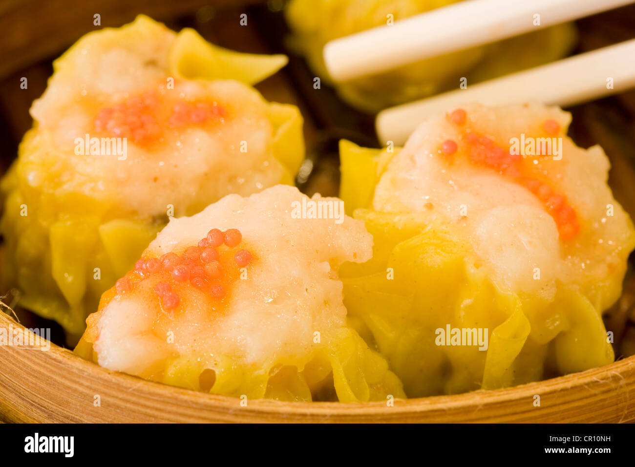 China, Hong Kong, gedämpfte Schweinefleisch und Garnelen Knödel Stockfoto