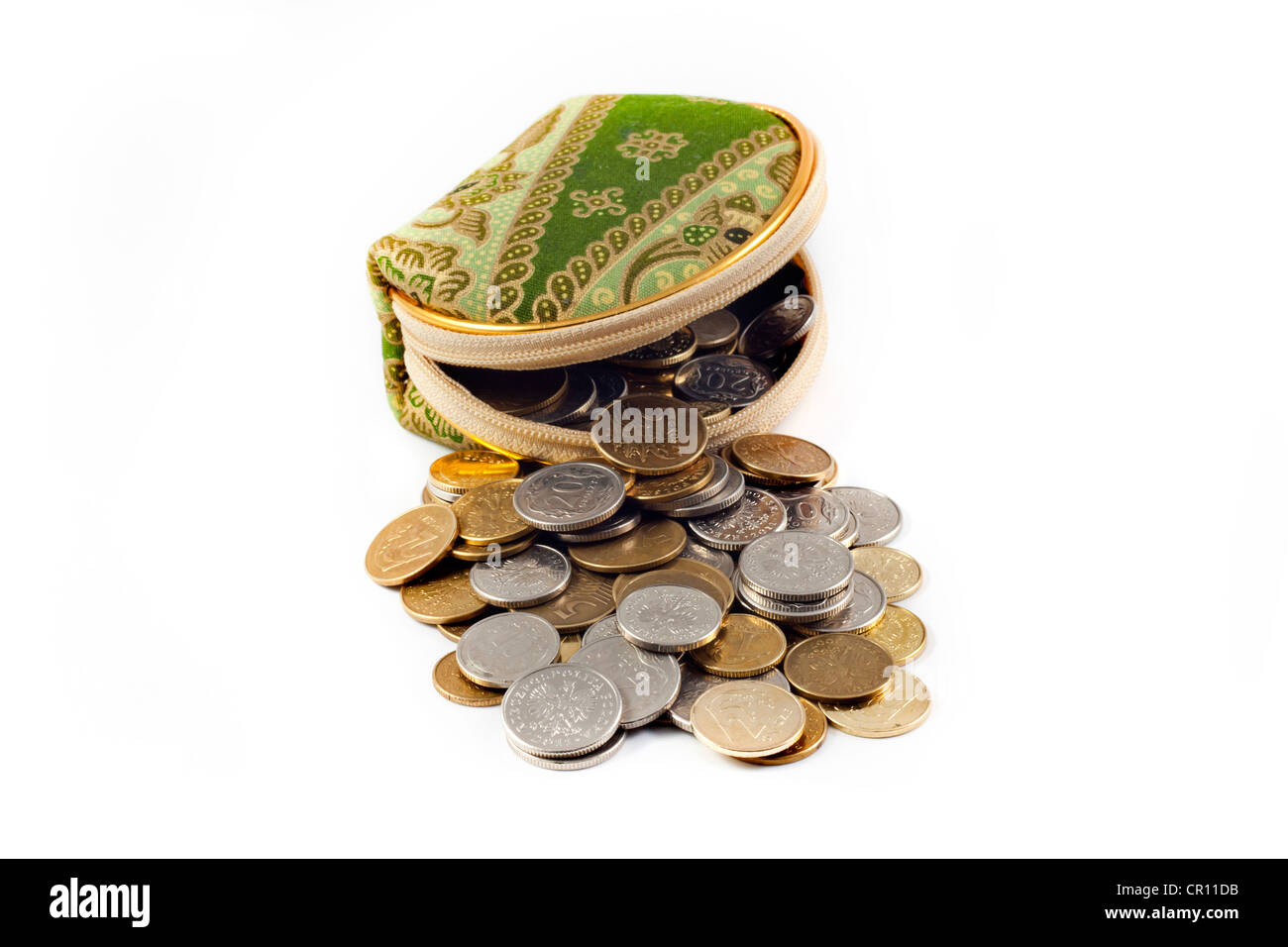 Haufen von polnischen Geld Münzen und Brieftasche auf weißem Hintergrund Stockfoto