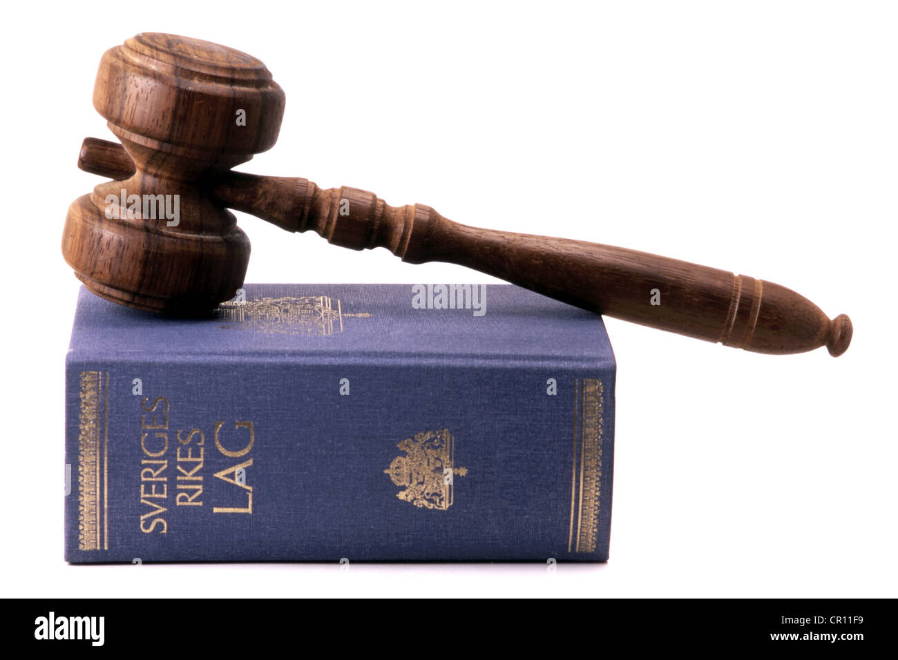 Alten Hammer und schwedischem Recht Buch Closeup auf weiß Stockfoto