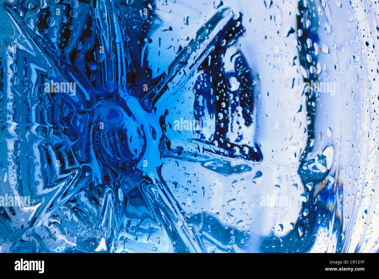 Wasser Tropfen Flasche abstrakte kreative Hintergrund blau Stockfoto