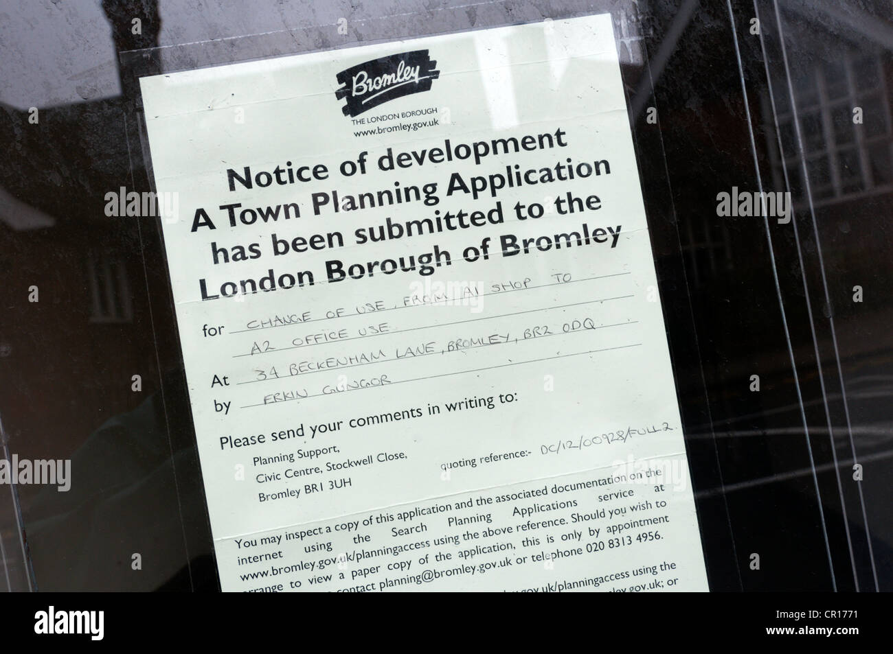Eine Stadtplanung Antrag auf Nutzungsänderung von A1 Shop, A2 Büronutzung im Fenster eines leeren Shop in Shortland, Kent. Stockfoto