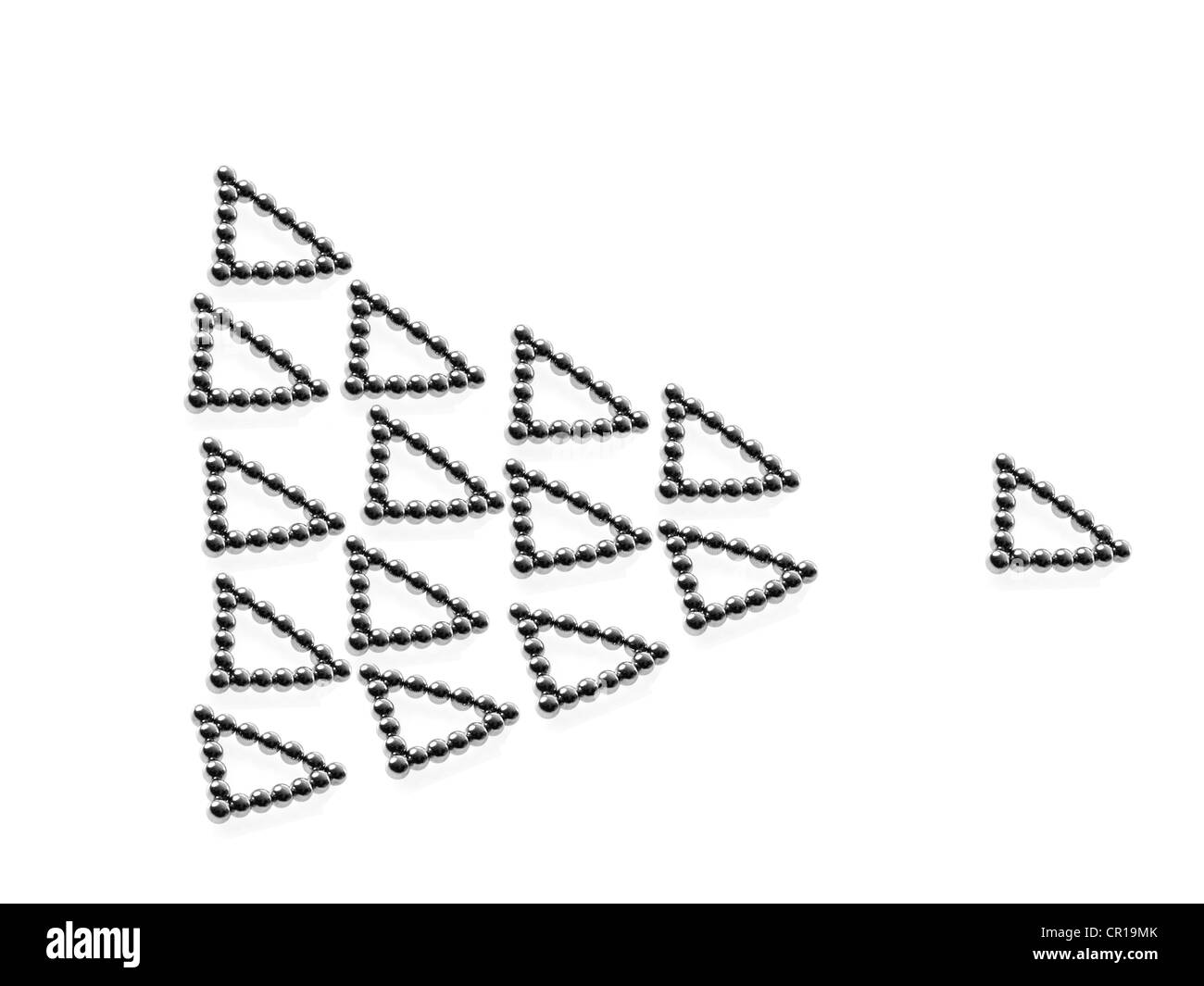 Studioaufnahme von Pachinko Kugeln in Gruppe von Dreiecken angeordnet Stockfoto