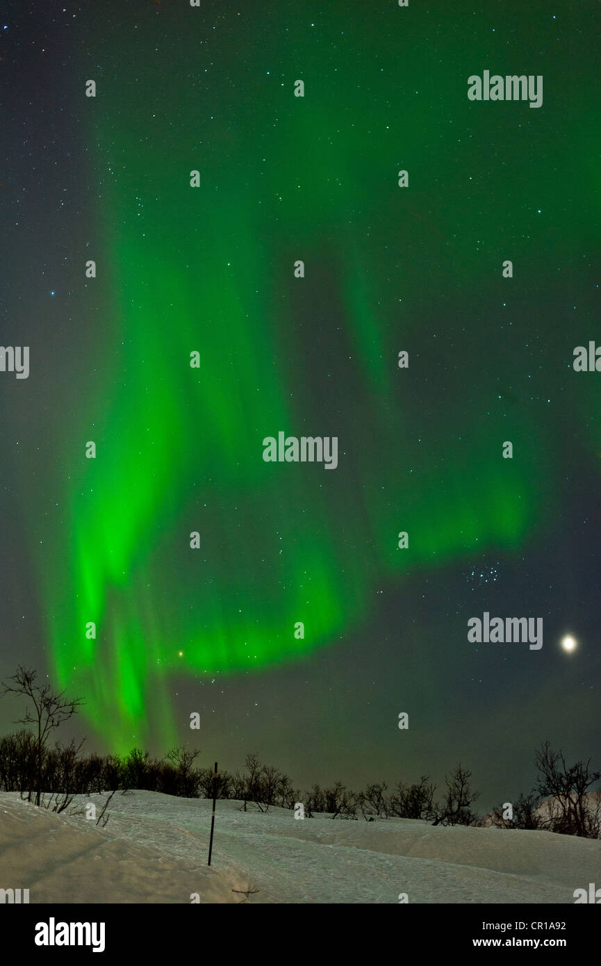 Nordlichter tanzen durch den Himmel in Tromsø, Norwegen Stockfoto