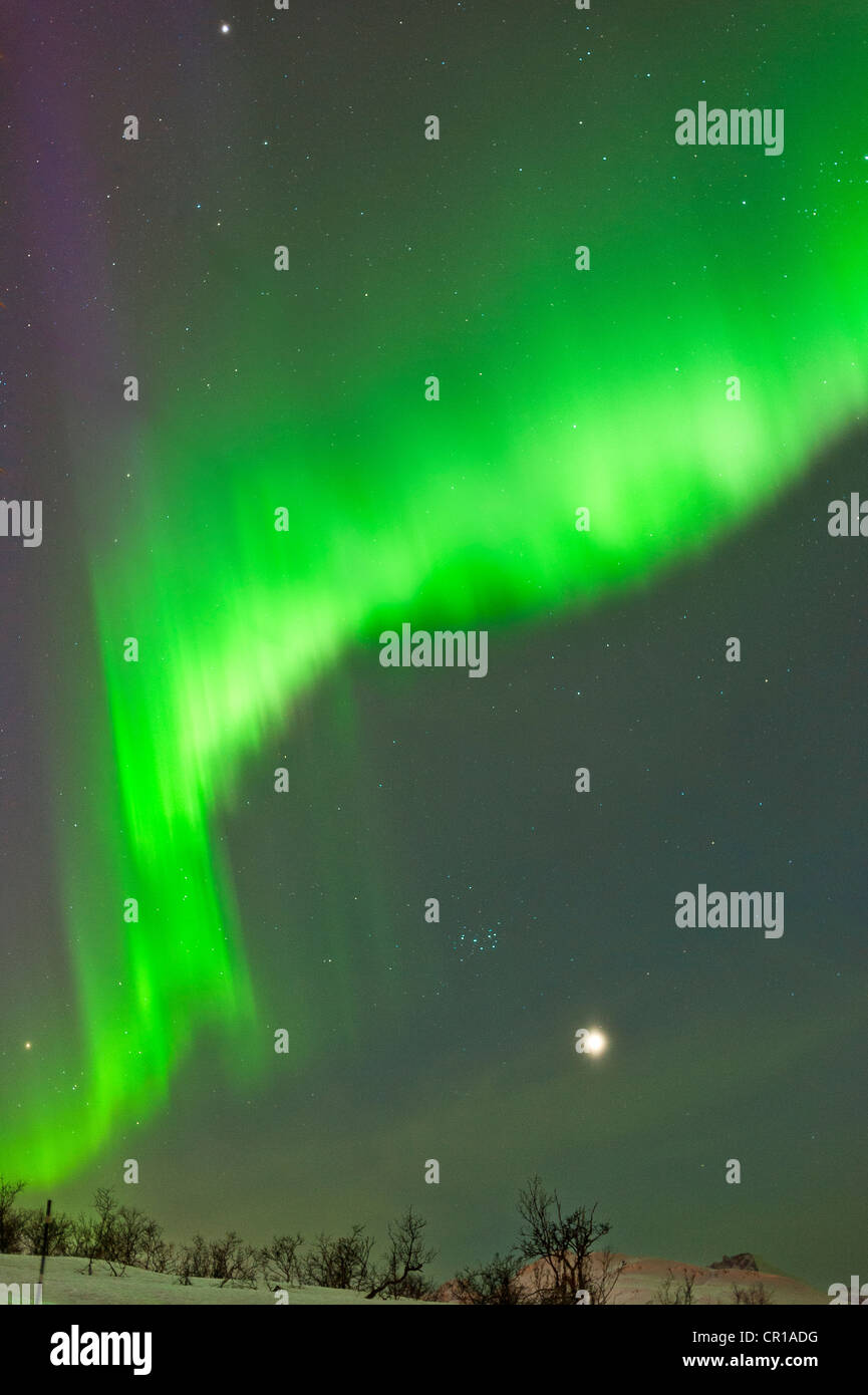 Nordlichter tanzen durch den Himmel in Tromsø, Norwegen Stockfoto