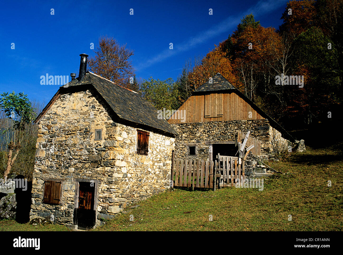 Spanien, Katalonien, Provinz Lleida, Val d ' Aran Comarca, Tal Joeu traditionellen Gehäuse der Artiga de Lin Mountains Stockfoto