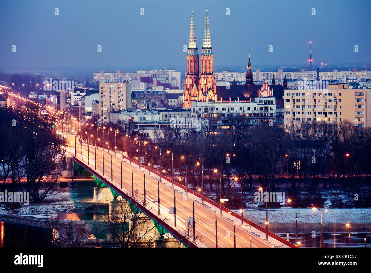 Polen, Warschau, Blick auf Weichsel in Richtung Praga, Slasko-Dabrowski Brücke im Vordergrund Stockfoto