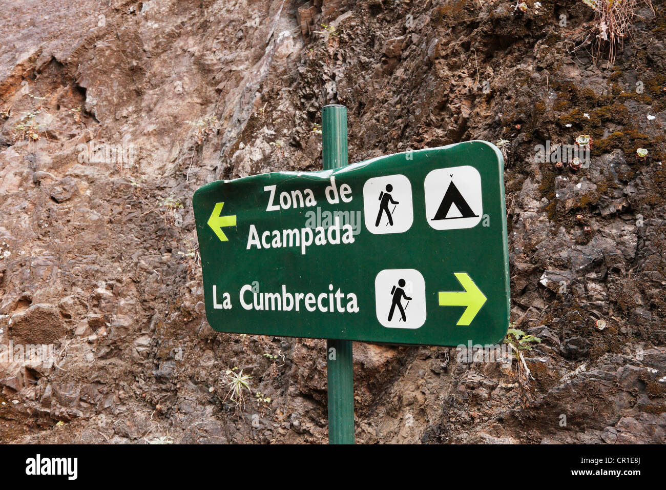 Wegweiser durch Steinschlag, der Nationalpark Caldera de Taburiente, La Palma, Kanarische Inseln, Spanien, Europa gebogen Stockfoto