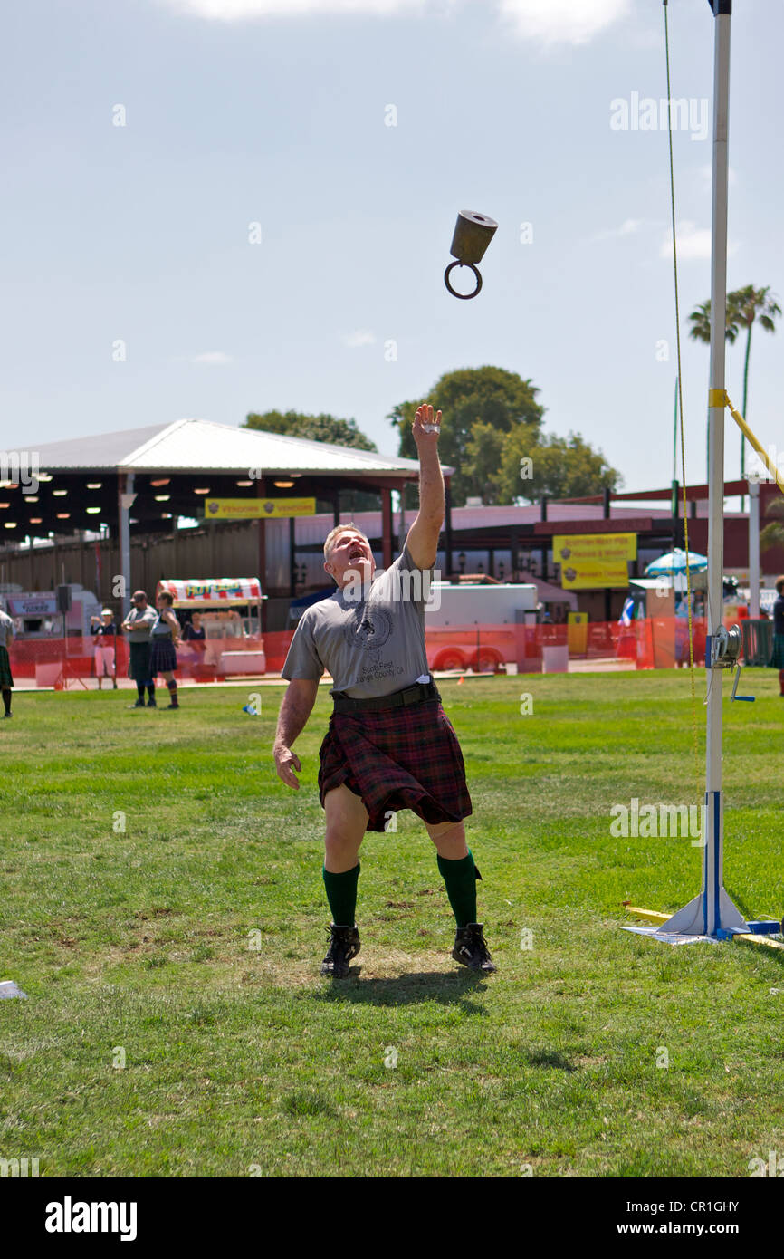 Das Werfen der weightat der schottischen Festival Orange County Fairgrounds Costa Mesa, Kalifornien. USA Stockfoto