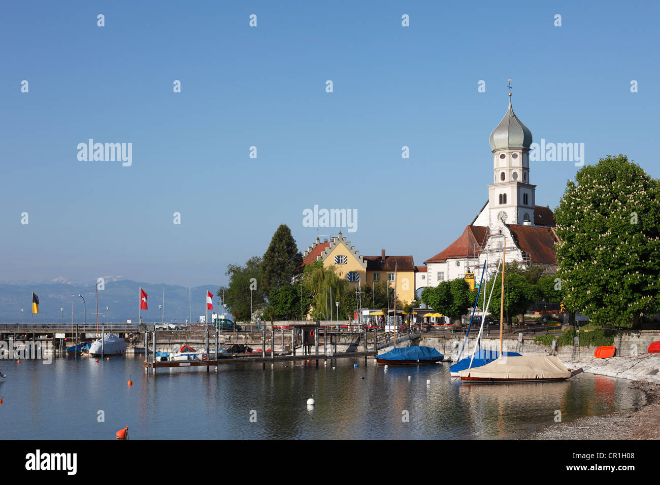 Halbinsel mit Kirche St. Georg, Wasserburg am Bodensee, Schwaben, Bayern, Deutschland, Europa, PublicGround Stockfoto