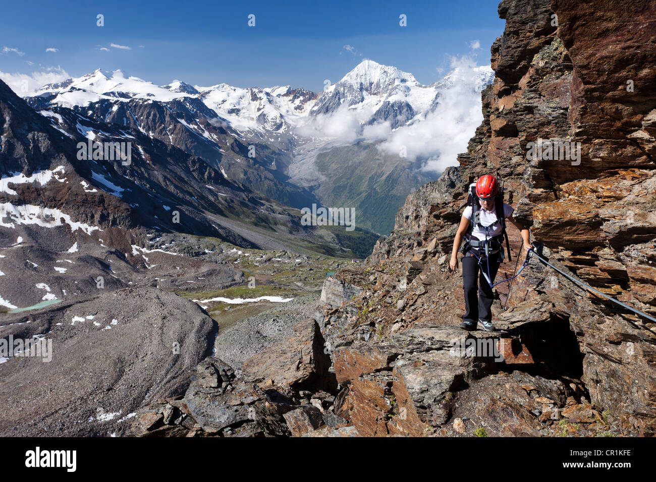 Wanderer, Aufstieg auf den Gipfel der Tschenglser Hochwand, auf dem ...