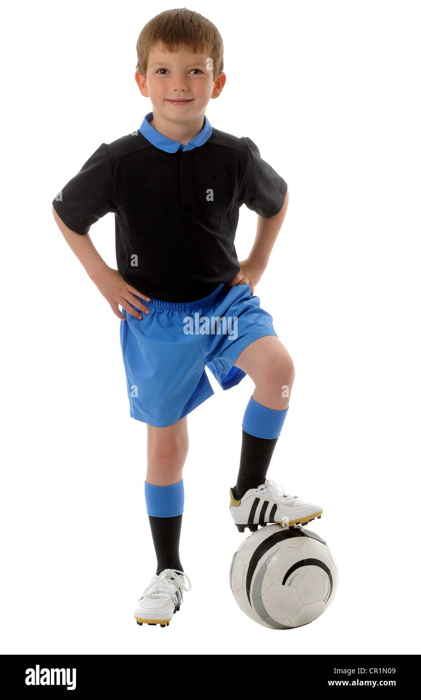 Fußball, Kind mit Fußball auf ein "weißer Hintergrund" Junge mit dem Fußball Stockfoto