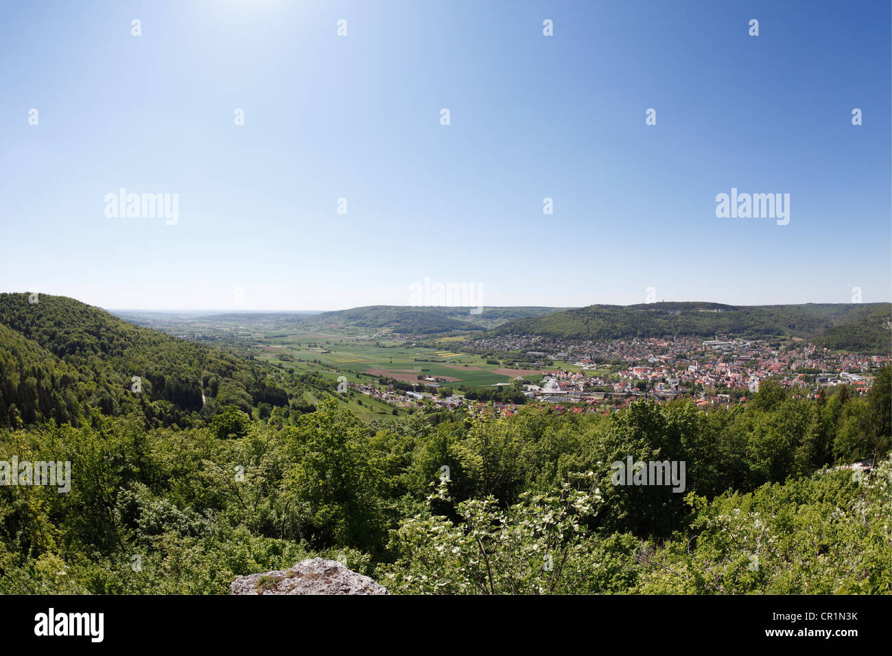 Panoramablick vom Mt Kreuzberg, Schluesselstein in Ebermannstadt, Marktgemeinde Wiesenttal Bereich, Fränkische Schweiz Stockfoto