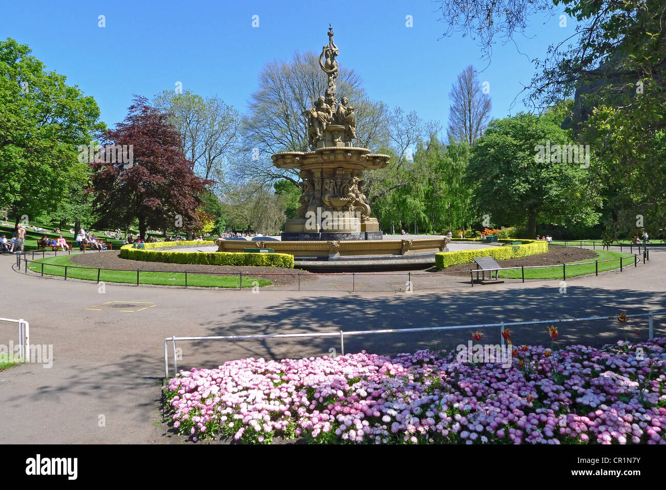 Die goldenen Ross Fountain in West Princes Street Gardens, Edinburgh an einem sonnigen Frühlingstag. Stockfoto