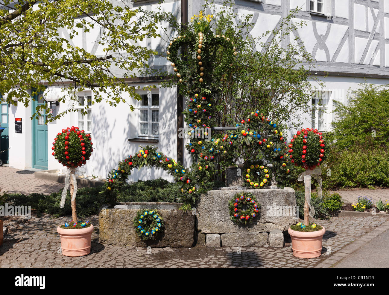 Ostern-Brunnen, Ermreuth, Gemeinde Neunkirchen bin Marke, Fränkische Schweiz, Oberfranken, Franken, Bayern Stockfoto