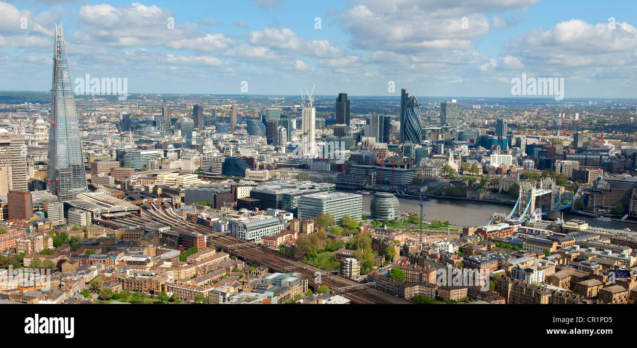 Die Scherbe und der City of London mit der Themse wie aus der Luft gesehen. Stockfoto