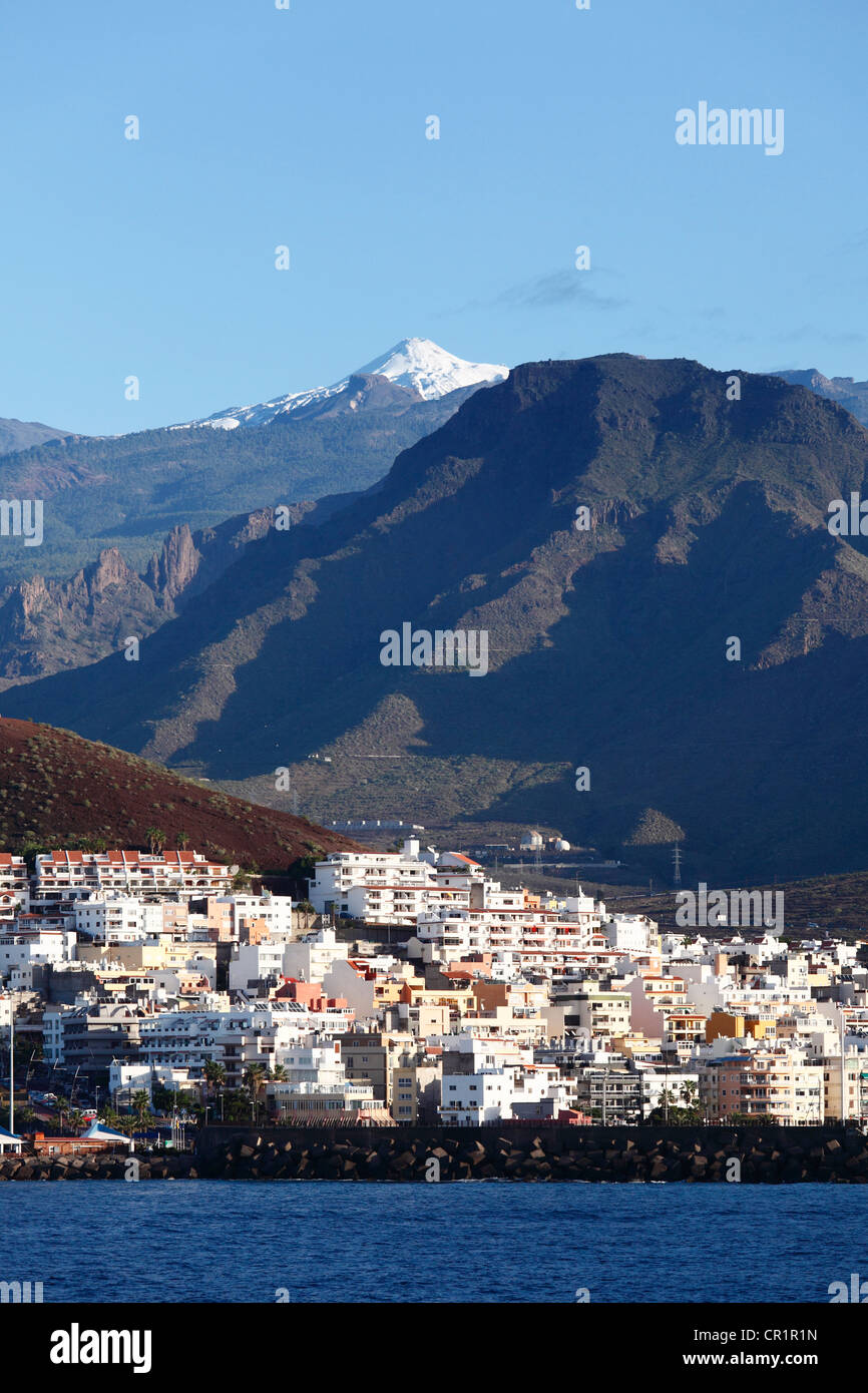 Los Cristianos und die schneebedeckten Berg Teide, Teneriffa, Kanarische Inseln, Spanien, Europa Stockfoto