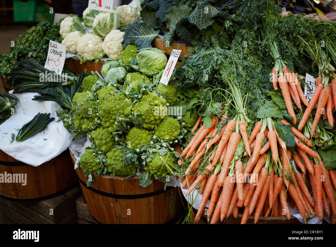 Frisches Obst und Gemüse zu verkaufen Stockfoto