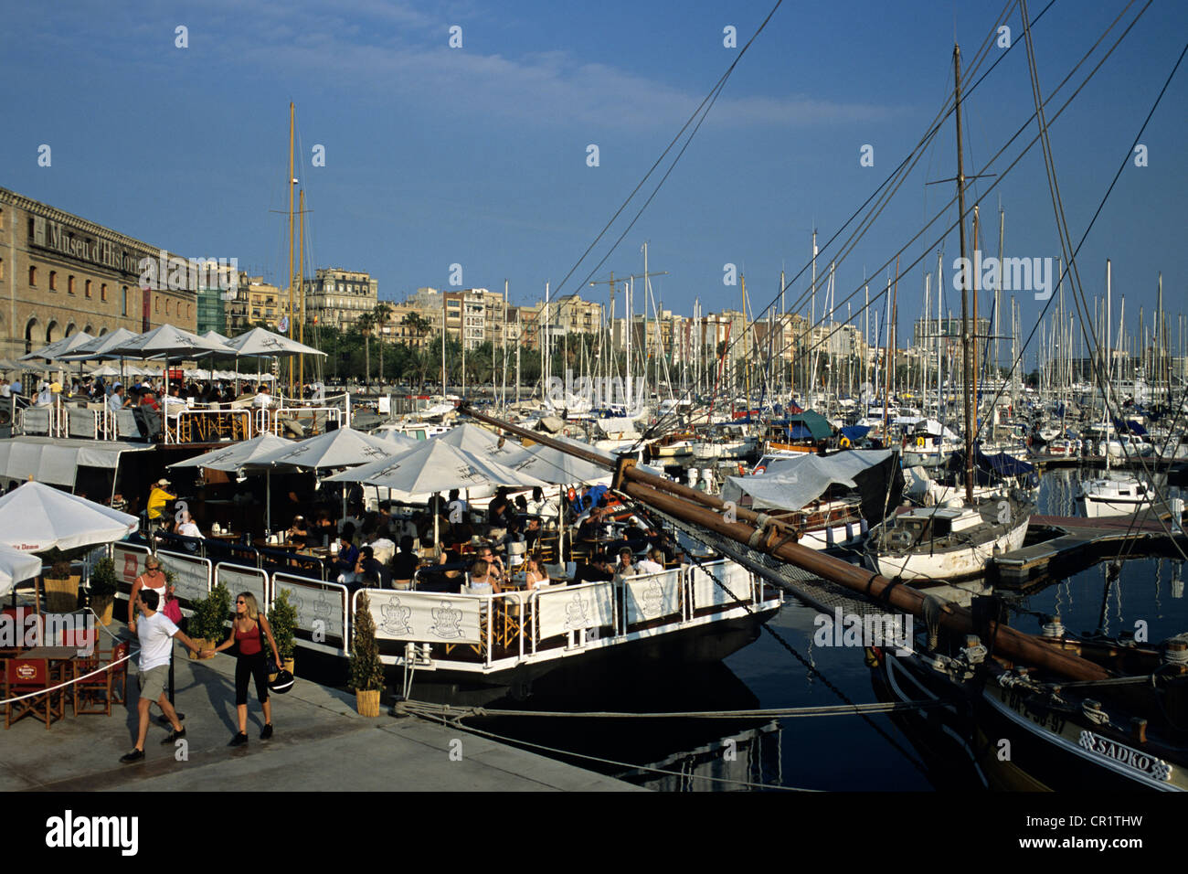 Spanien, Katalonien, Barcelona, Port Vell, dem Yachthafen mit Blick auf das Museum der Geschichte von Katalonien Stockfoto