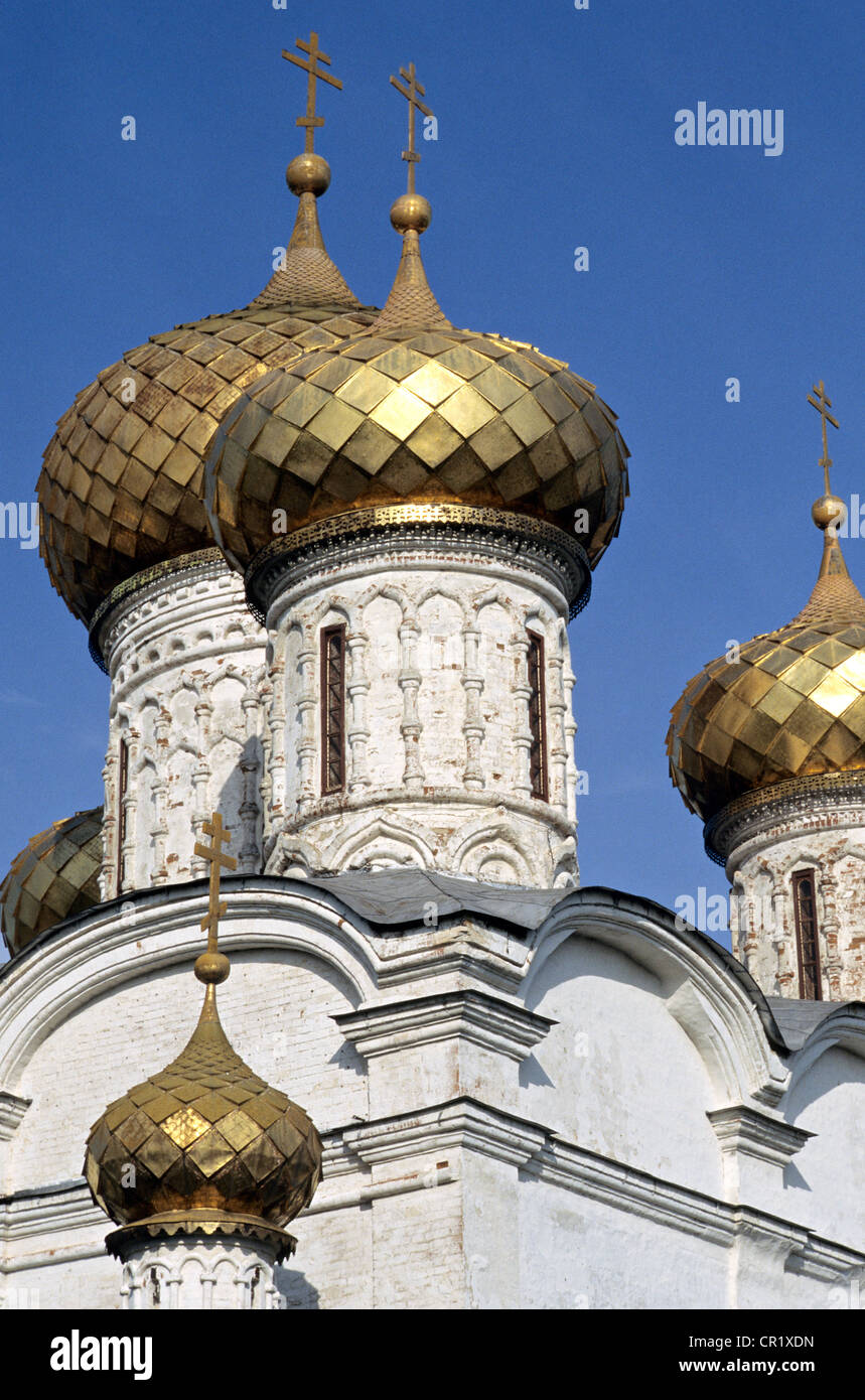 Russland, Kostroma, historische Stadt, die Teil des Goldenen Rings Ipatjew (St Hypathius) Kloster, die vergoldeten Kuppeln von der Stockfoto