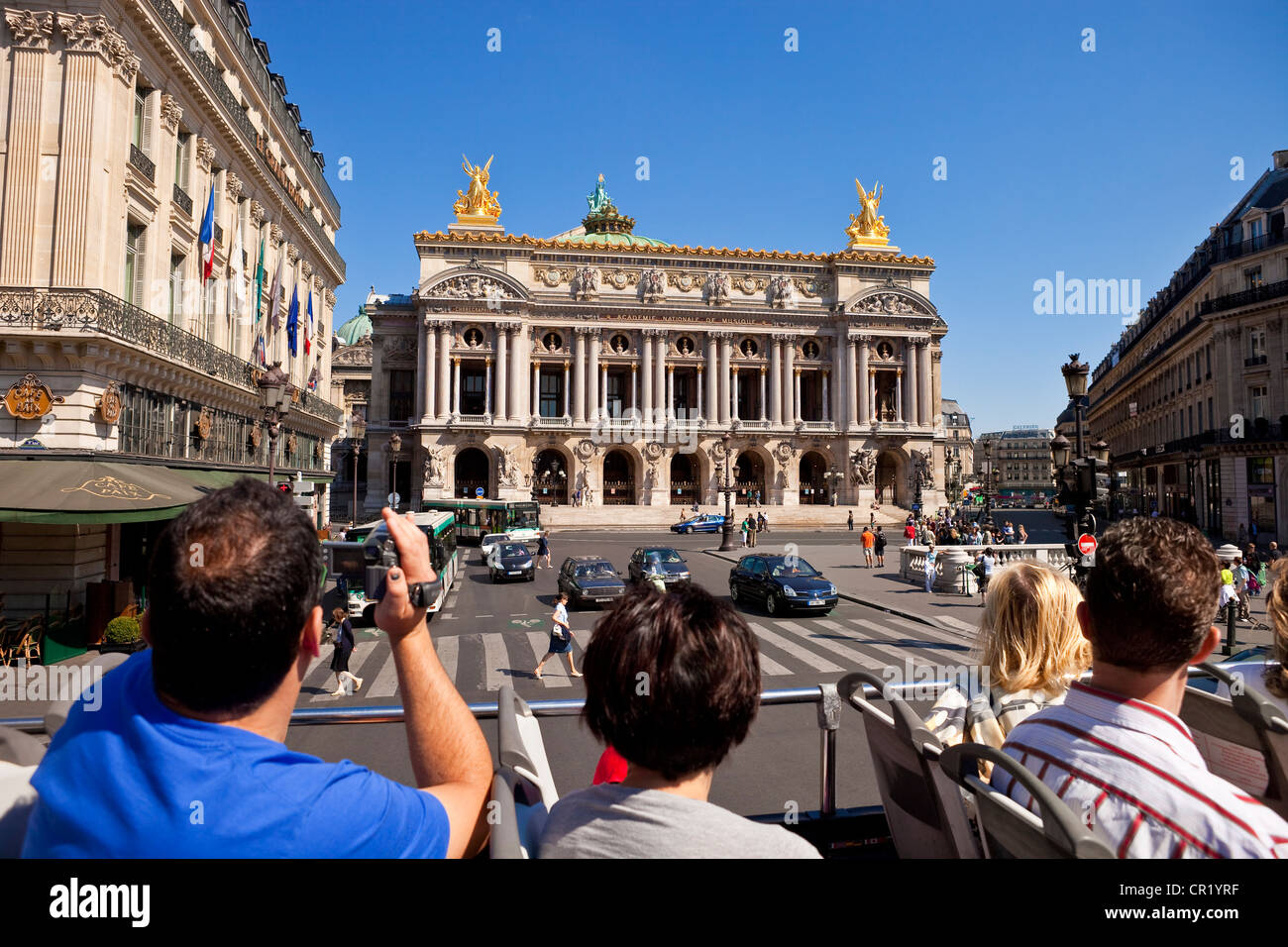 Frankreich, Paris, touristische Reise im Doppeldeckerbus, vorbei an Oper Garnier Stockfoto