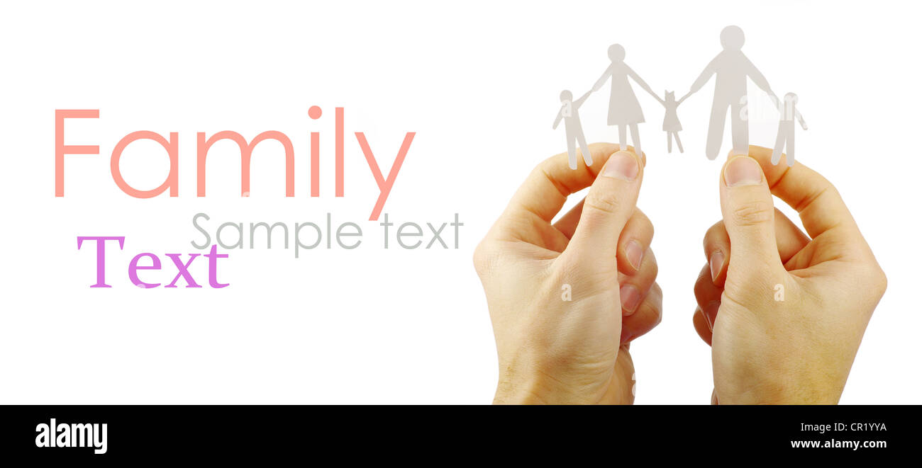 Papier-Familie in Händen isoliert auf weißem Hintergrund Stockfoto